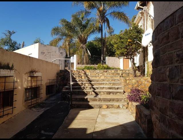 7 BEDROOM HOUSE FOR SALE IN HOUGHTON ESTATE